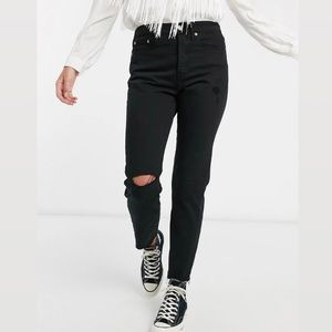NWT Levi’s Wedgie fit high-waisted black distressed jeans. 🖤